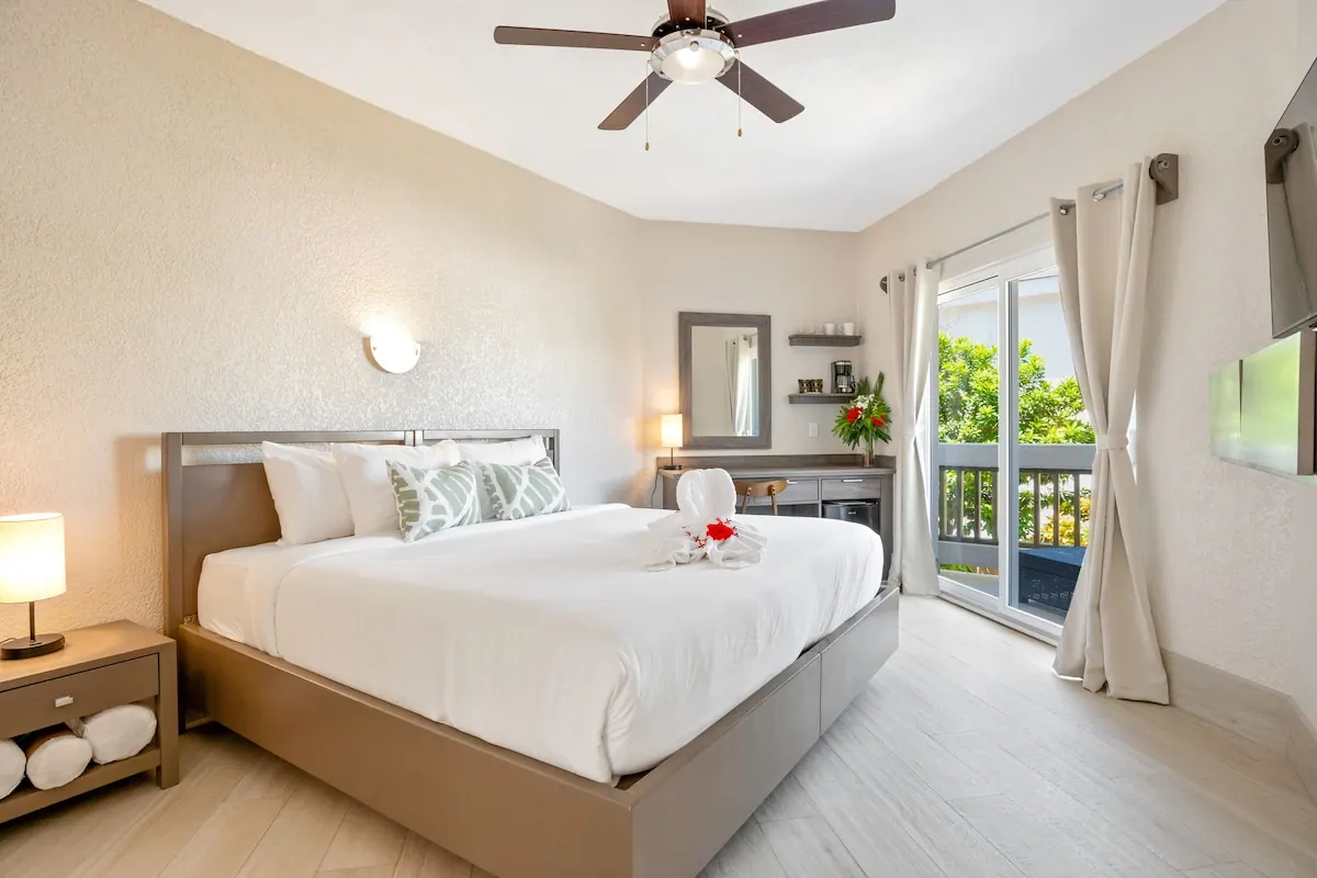 Guest room in the Bananas on the Beach photo gallery