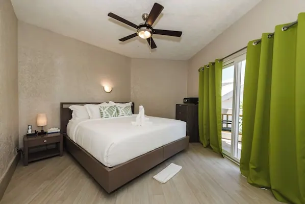 Guest room in the Bananas on the Beach photo gallery