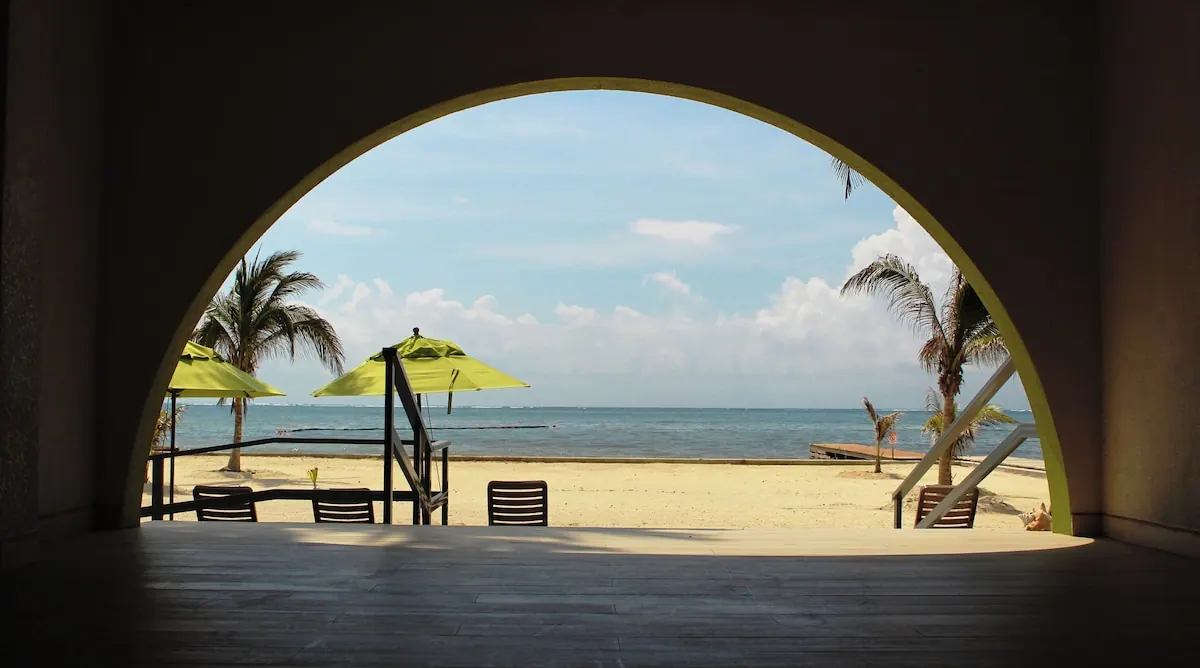 Coastal setting in the Bananas on the Beach photo gallery
