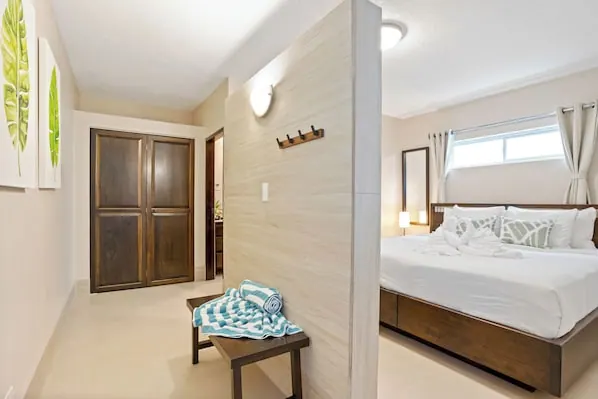 Guest room in the Bananas on the Beach photo gallery