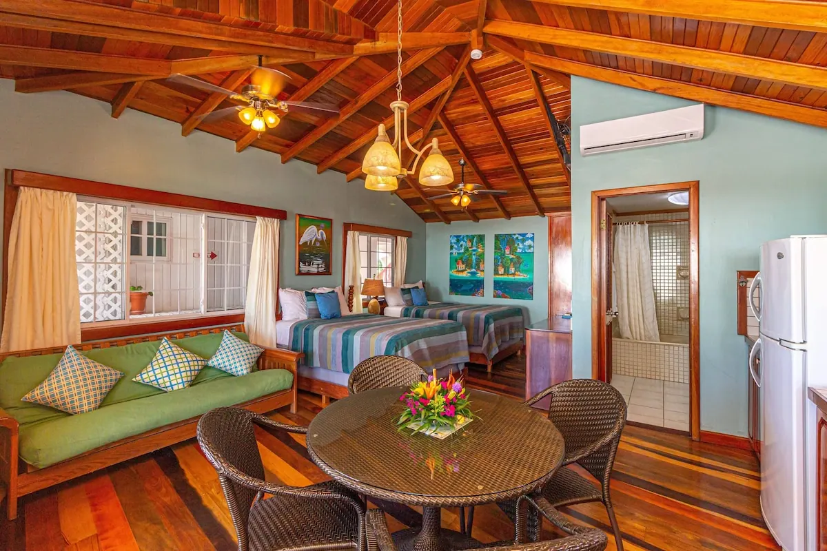Guest room in the Blue Tang Inn photo gallery