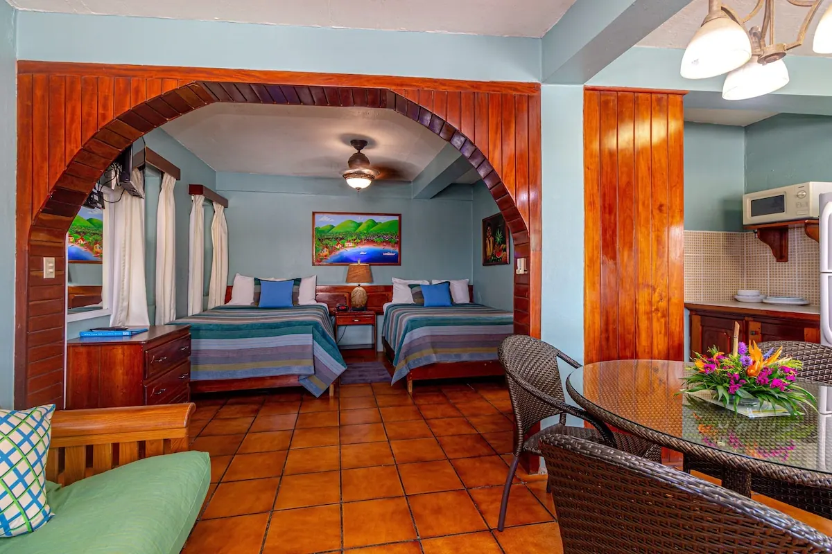 Guest room in the Blue Tang Inn photo gallery