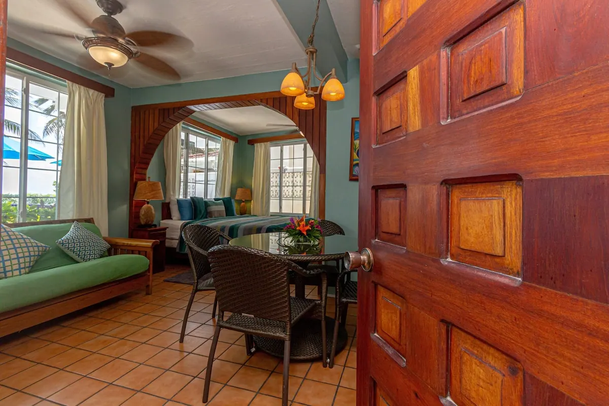 Dining area in the Blue Tang Inn photo gallery