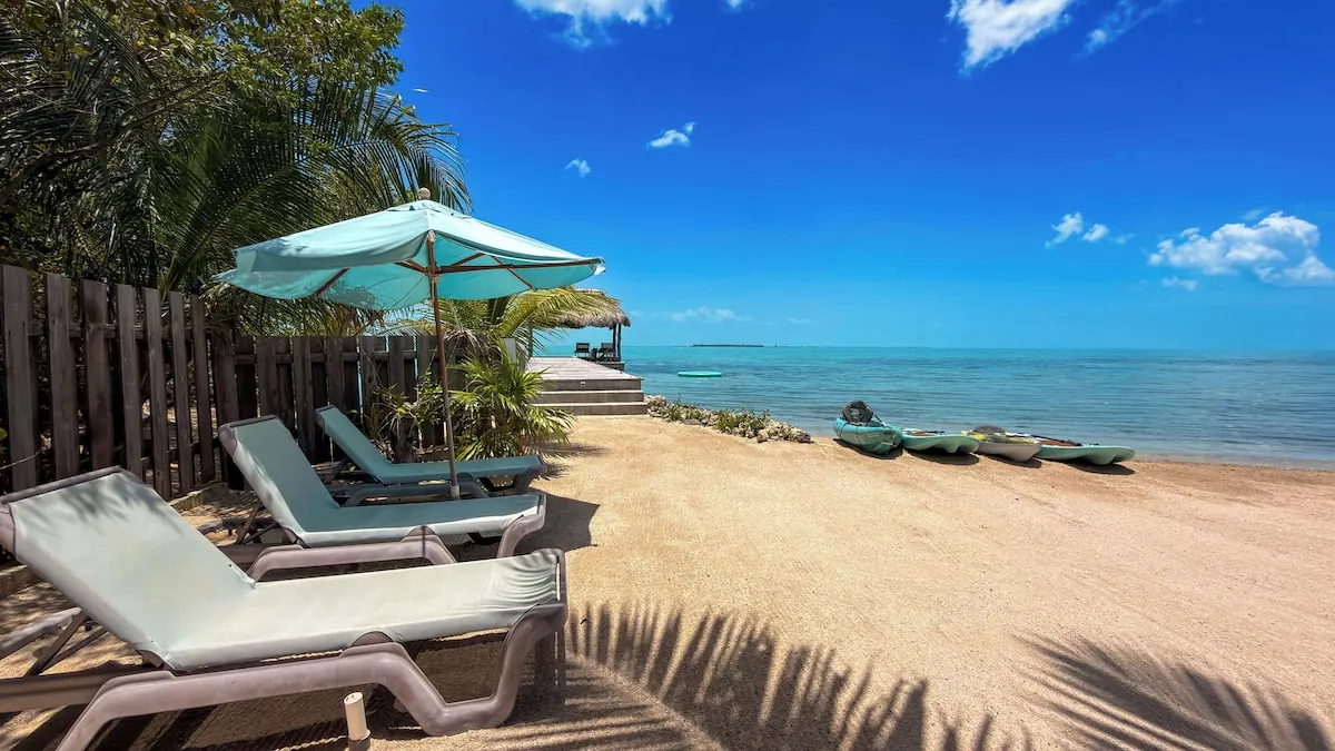 Island activity scene in the Casa Nova Cabanas photo gallery