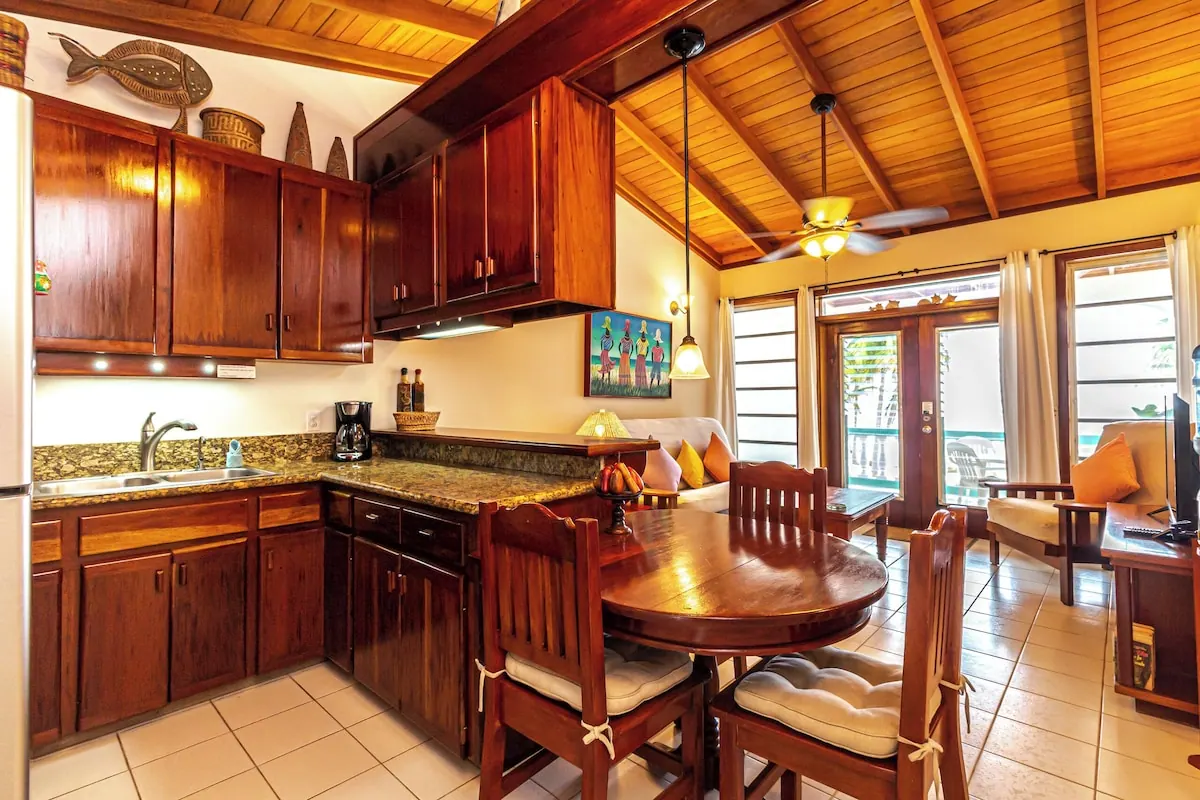 Dining area in the Coral Bay Villas photo gallery