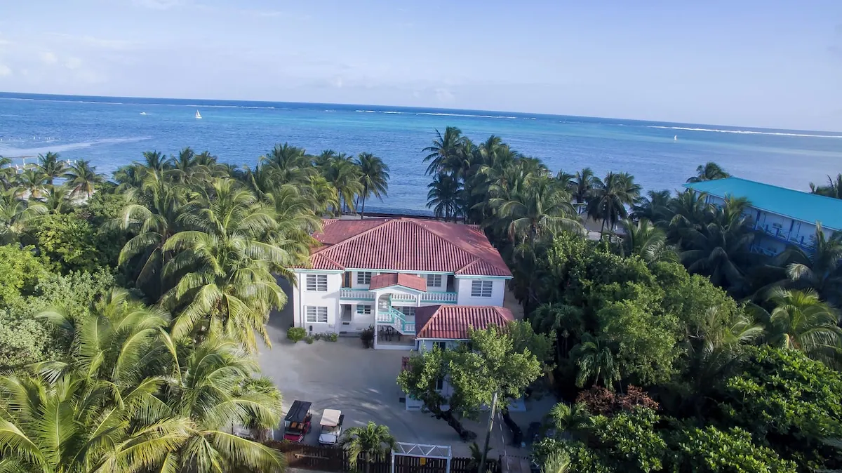Coastal setting in the Coral Bay Villas photo gallery