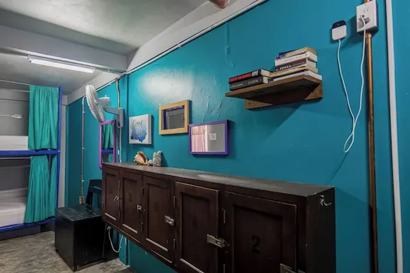 Guest room in the Drift Inn San Pedro photo gallery