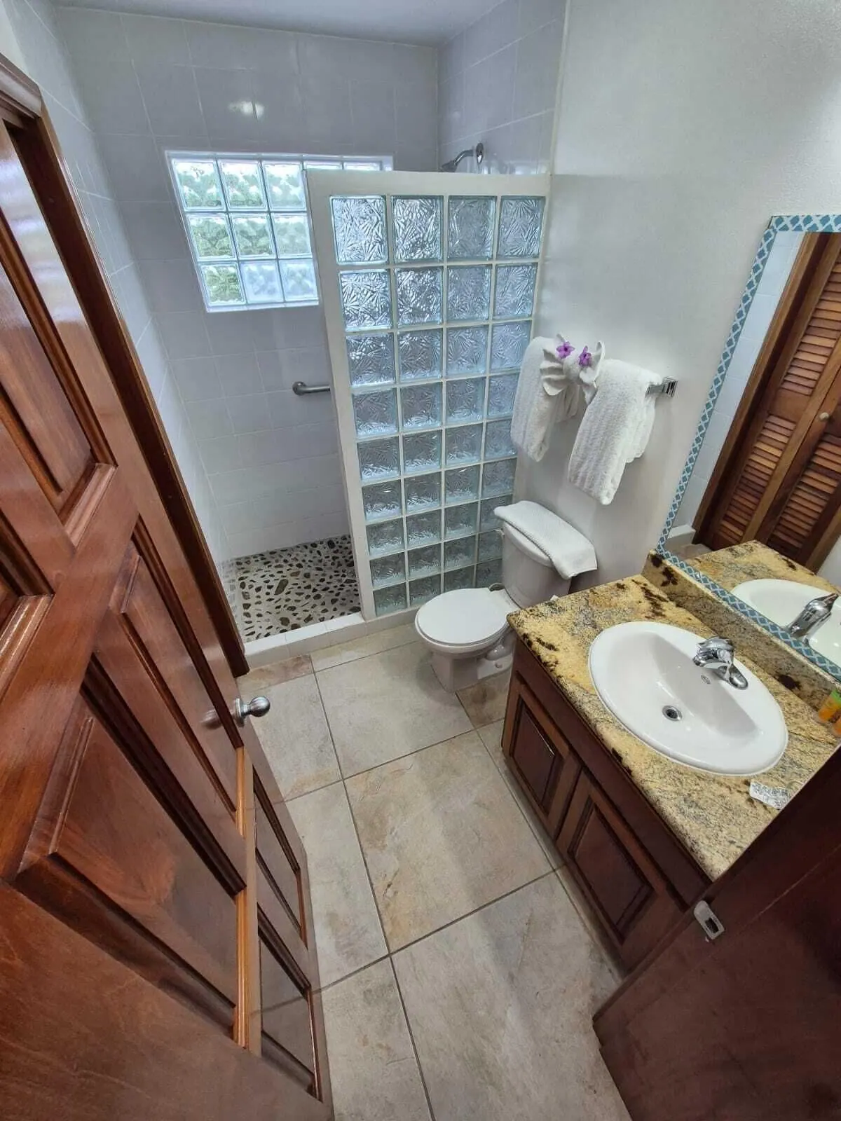 Bathroom in the Best Western Grand Baymen Gardens photo gallery