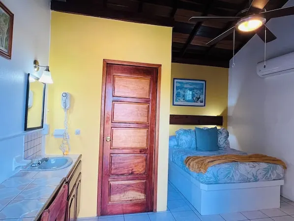 Guest room in the Hotel del Rio photo gallery