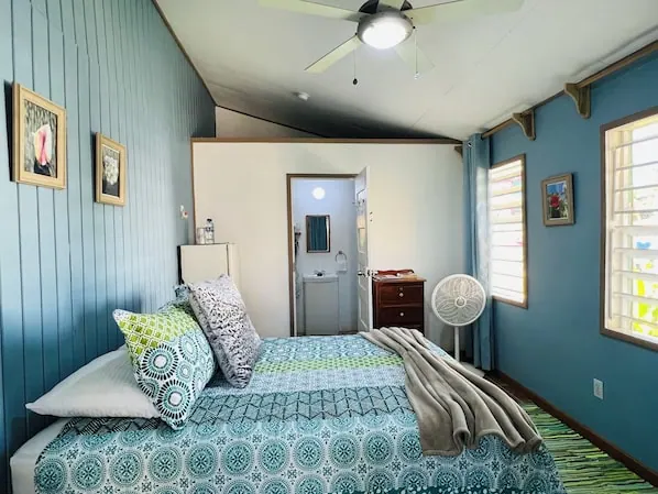 Guest room in the Hotel del Rio photo gallery