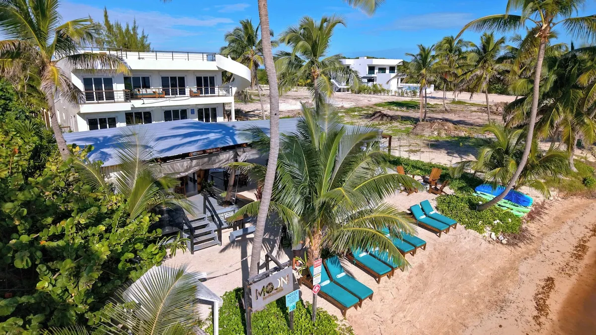 Coastal setting in the Mångata Villas photo gallery