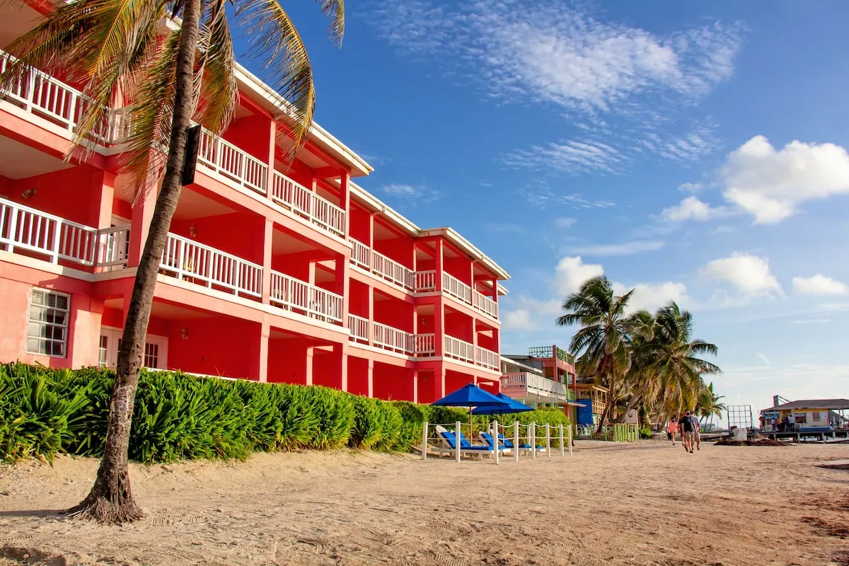 Coastal setting in the Mayan Princess Hotel photo gallery