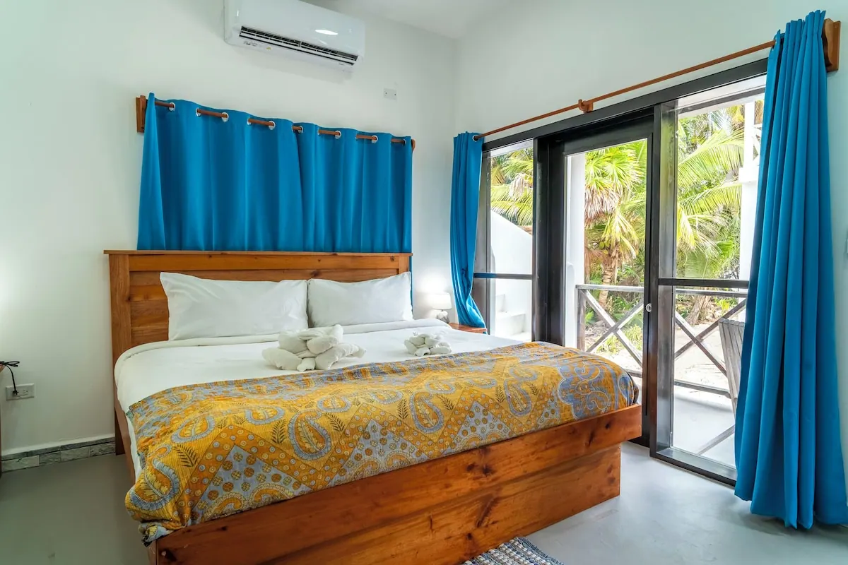 Guest room in the North Beach Retreat photo gallery