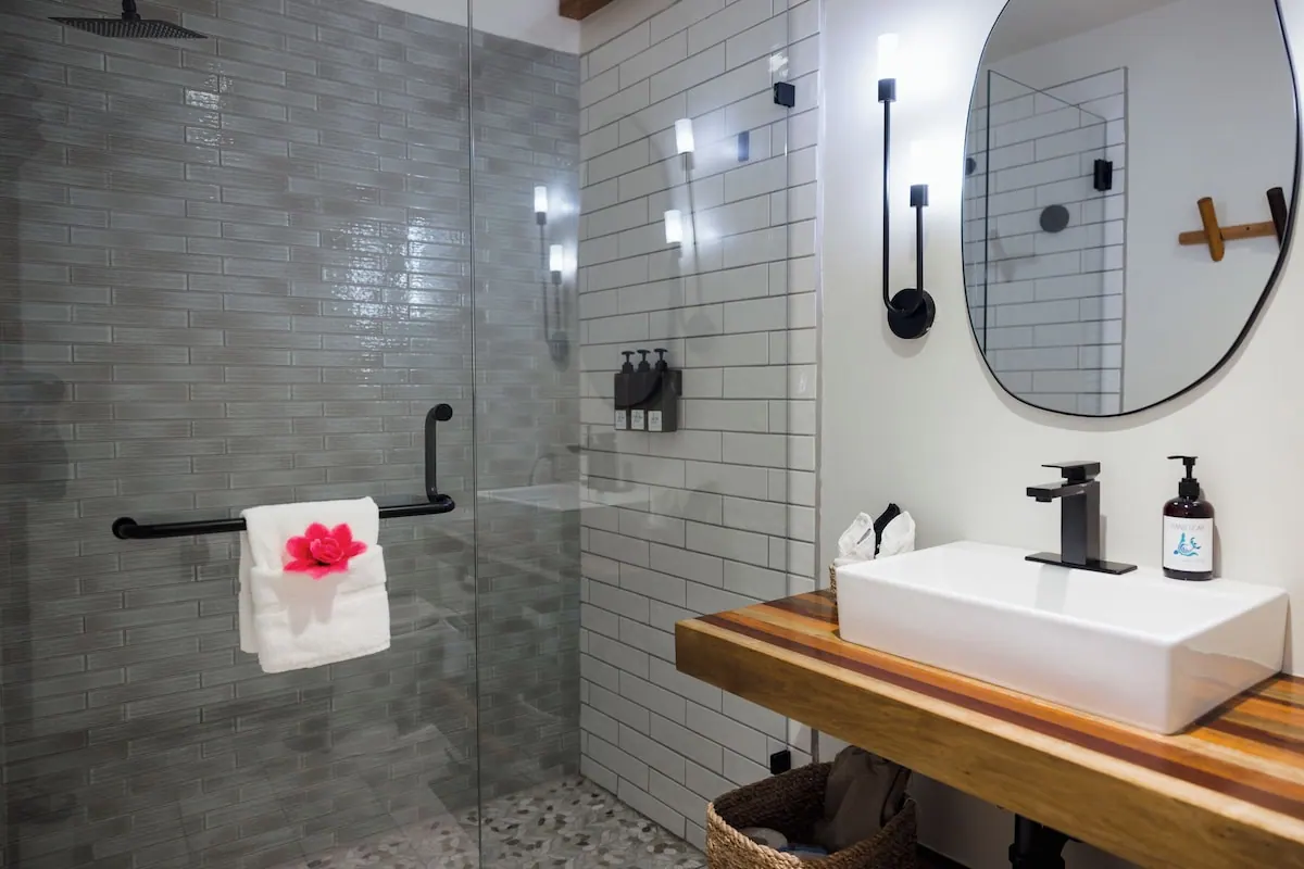 Bathroom in the Ocean Tide Beach Resort photo gallery