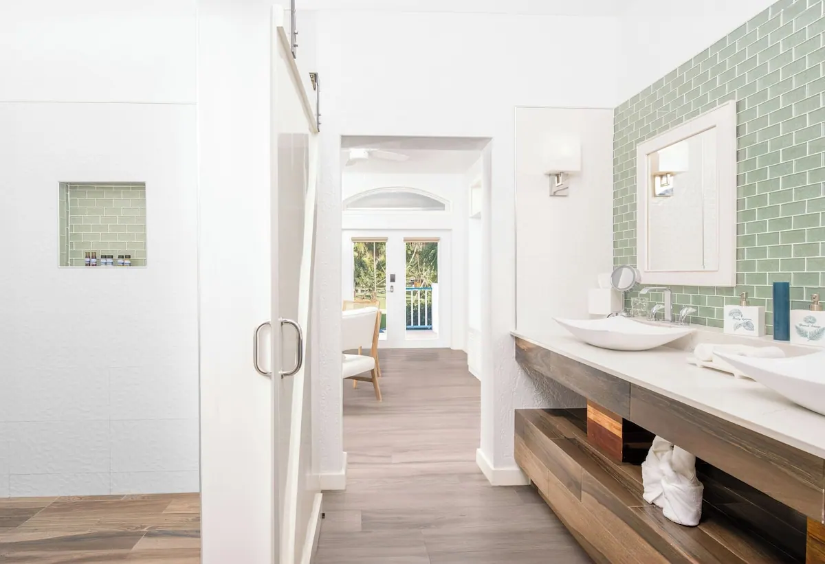 Bathroom in the Reef Haven Belize photo gallery