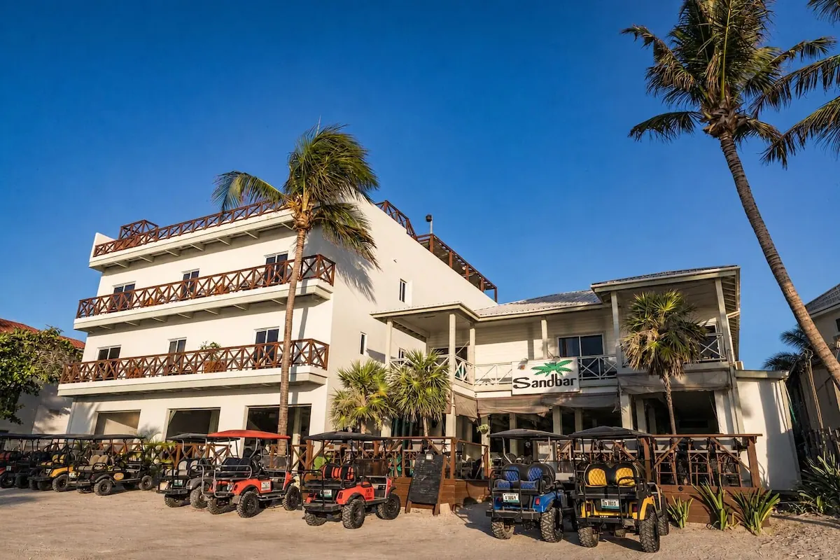 Dining area in the Sandbar Beachfront Hotel & Hostel photo gallery