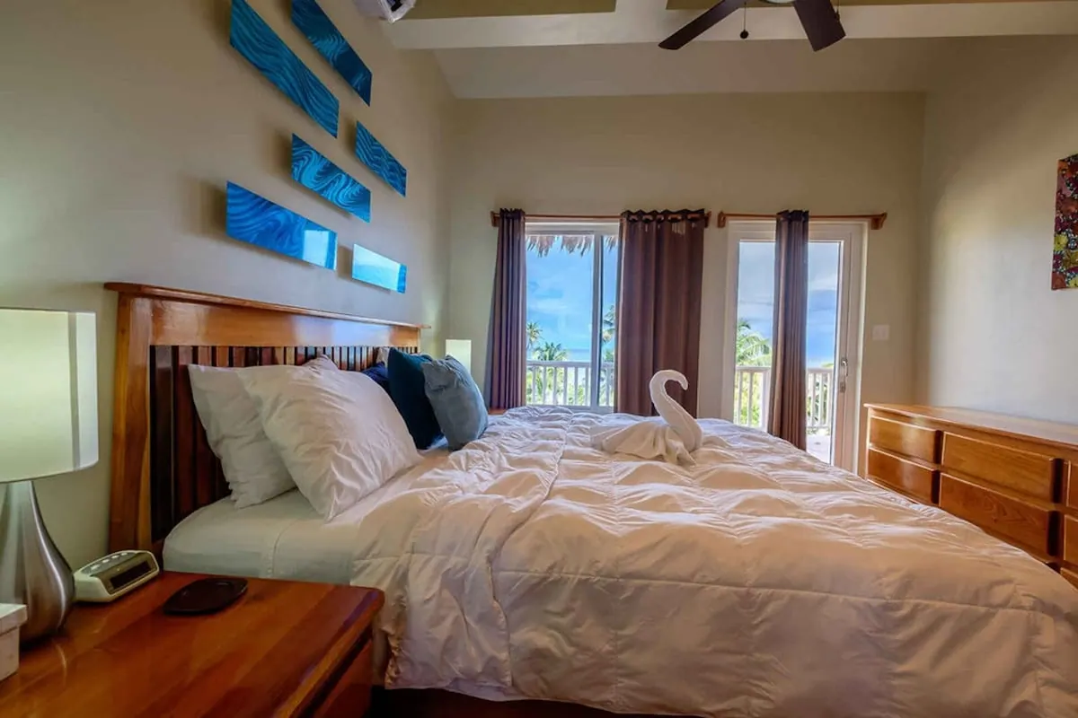 Guest room in the Sapphire Beach Resort photo gallery