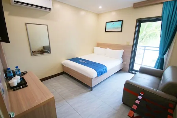 Guest room in the The Caye Hotel — San Pedro photo gallery