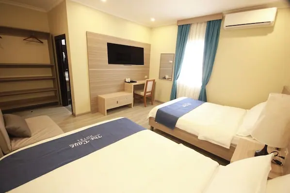 Guest room in the The Caye Hotel — San Pedro photo gallery