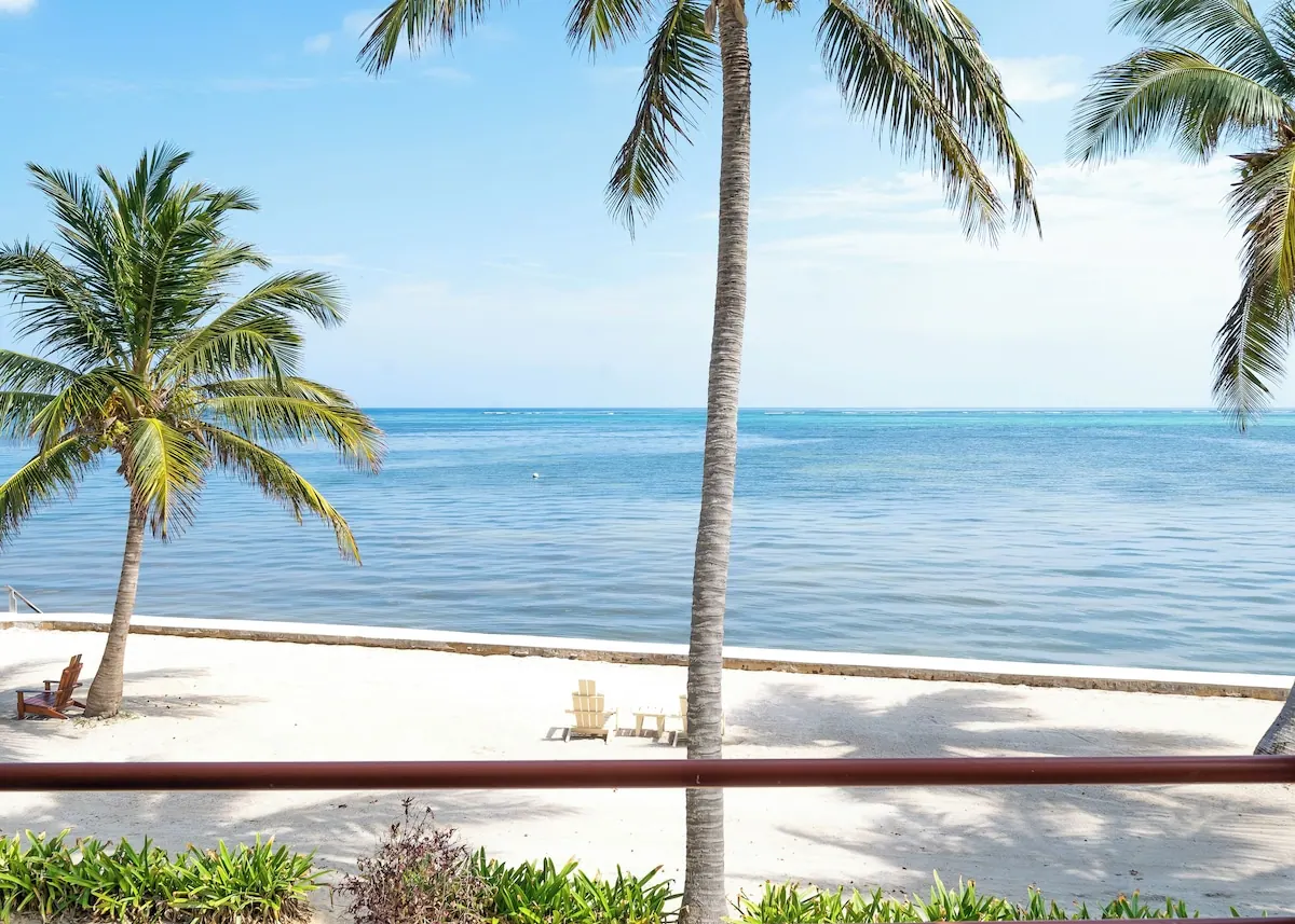 Coastal setting in the Tres Cocos Resort photo gallery