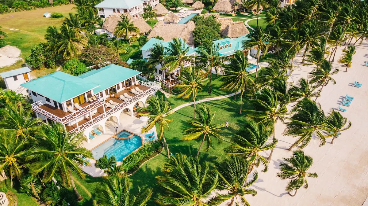 Pool area in the Victoria House Resort & Spa photo gallery