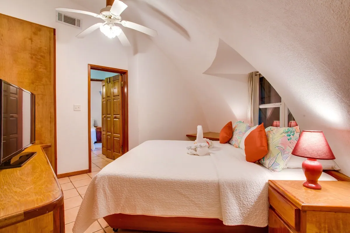 Guest room in the Xanadu Island Resort photo gallery